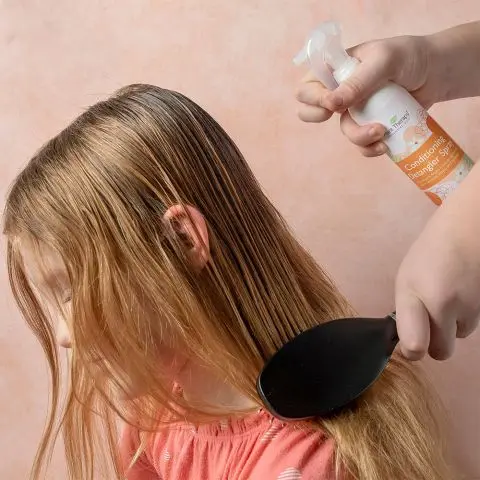 conditioning_detangler_spray-8oz-lifestyle_1_480x480.webp